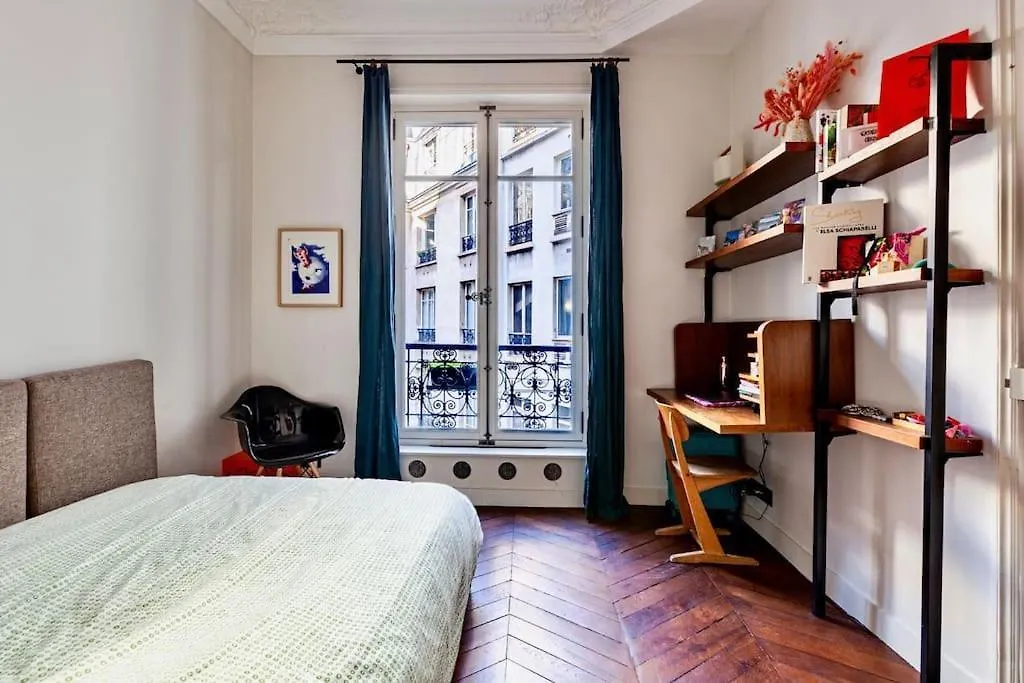 Lux Art Deco, Voltaire Apartment