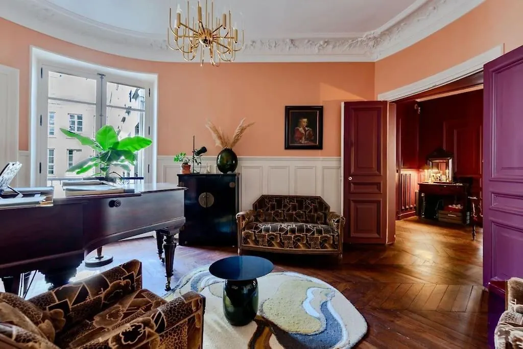 Lux Art Deco, Voltaire Apartment